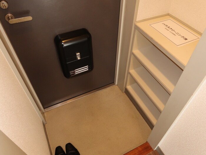 物件内観写真12　(玄関)