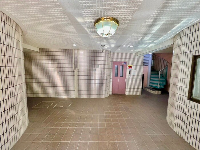 物件外観写真4　(エントランス部分)