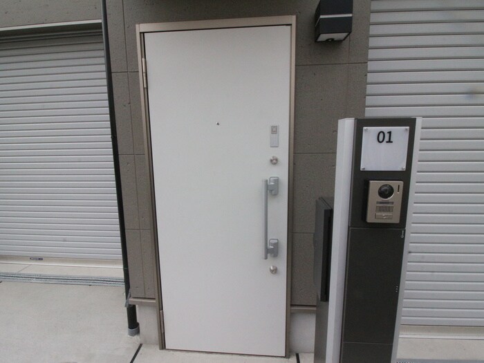 物件外観写真2　(エントランス部分)