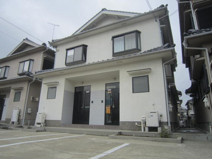 物件外観写真6　(駐車場)