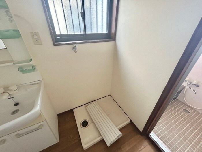 物件内観写真13　(洗濯機置場)