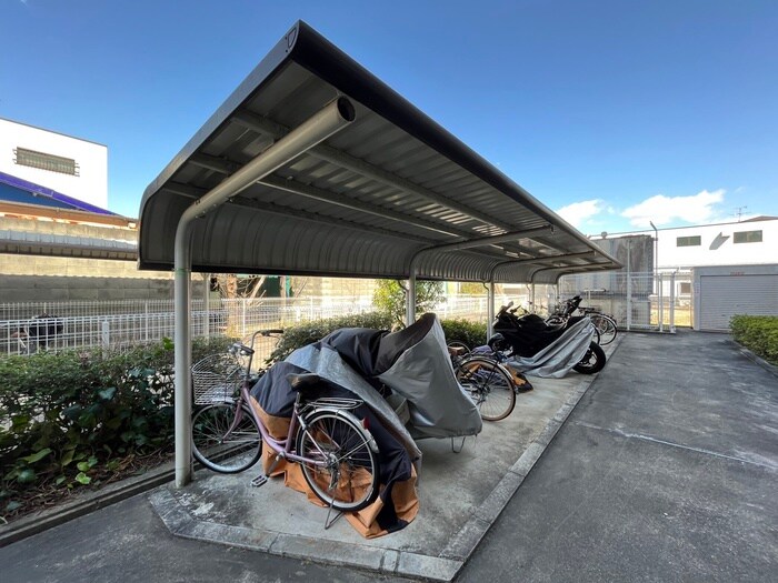 物件外観写真6　(駐輪場)