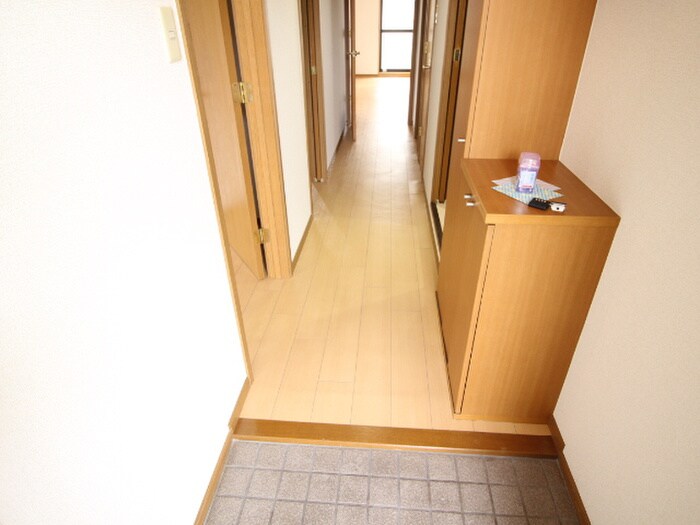 物件内観写真18　(玄関)
