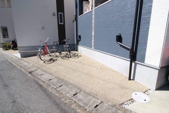 物件外観写真5　(駐輪場)