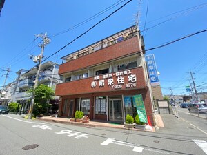 ロイヤルハイム外観写真