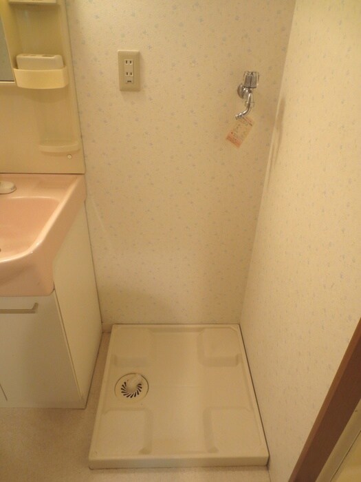 物件内観写真10　(洗濯機置場)