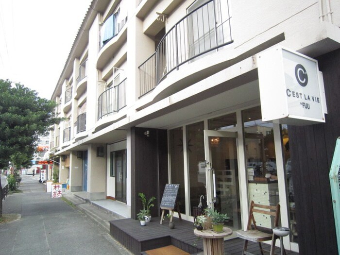 物件外観写真4　(エントランス部分)