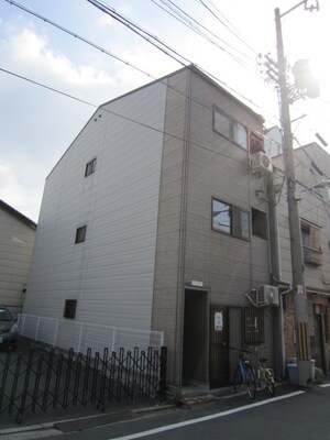 見越アパートメント外観写真