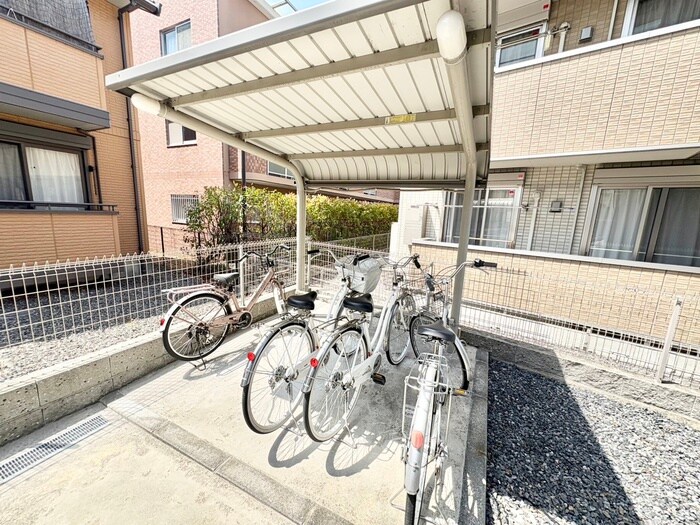 物件外観写真3　(駐輪場)