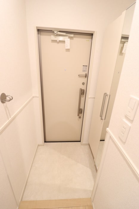 物件内観写真13　(玄関)