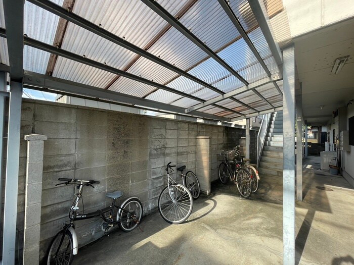 物件外観写真3　(駐輪場)