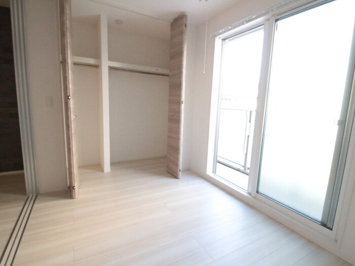 物件内観写真2　(居室)