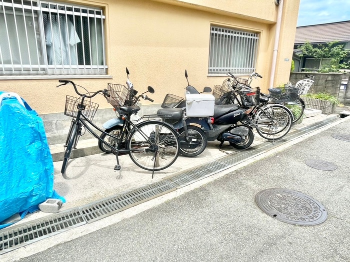 物件外観写真4　(駐輪場)
