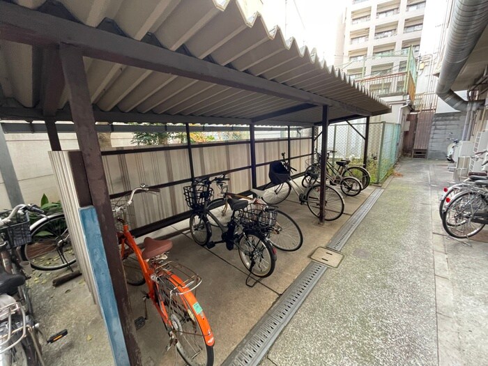 物件外観写真3　(駐輪場)