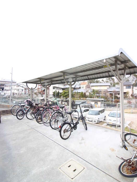 物件外観写真3　(駐輪場)