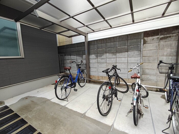 物件外観写真3　(駐輪場)