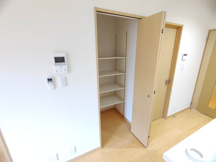 物件内観写真11　(収納)