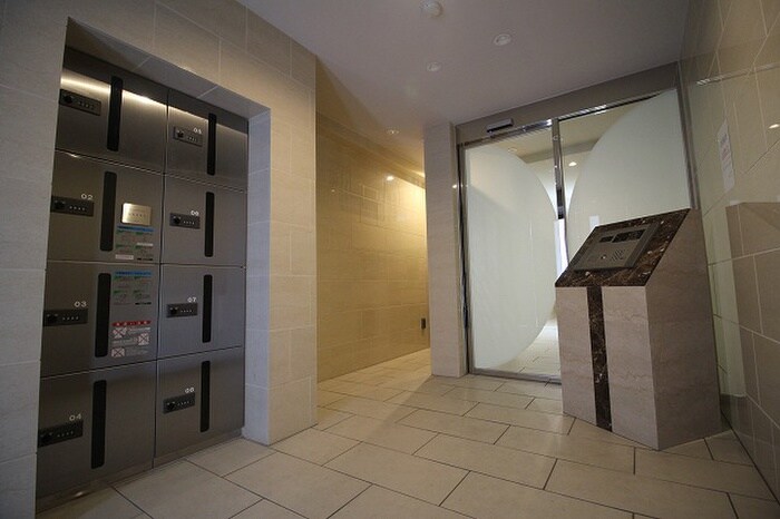 物件外観写真2　(エントランス部分)