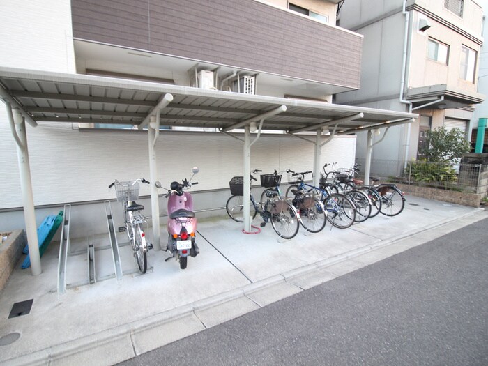 物件外観写真3　(駐輪場)