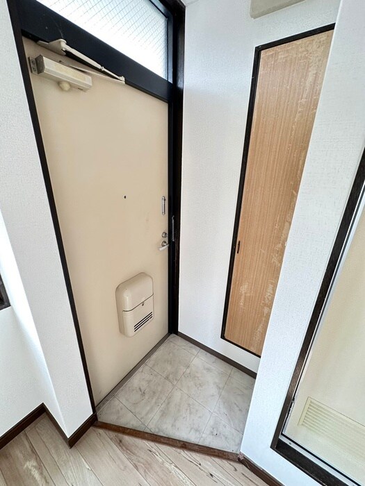 物件内観写真13　(玄関)