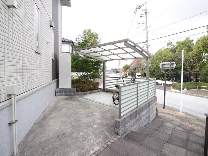 物件外観写真3　(駐輪場)