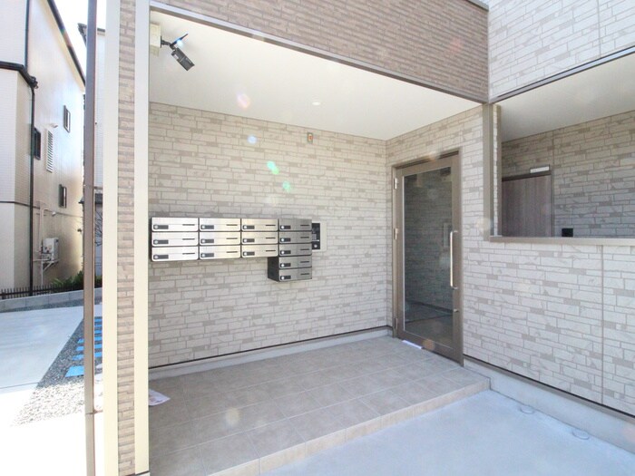 物件外観写真3　(エントランス部分)