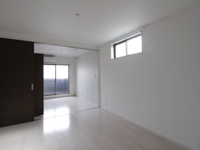 物件内観写真3　(居室)