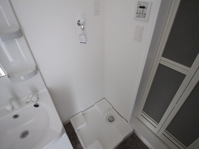 物件内観写真11　(洗濯機置場)