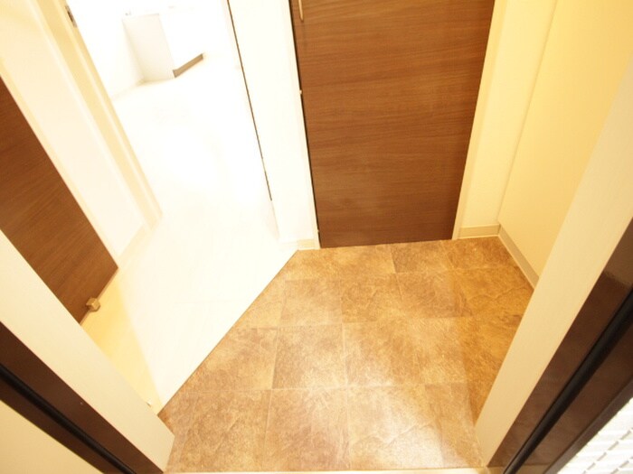 物件内観写真12　(玄関)