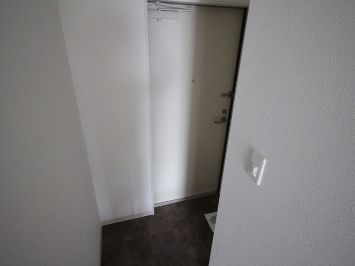 物件内観写真16　(玄関)