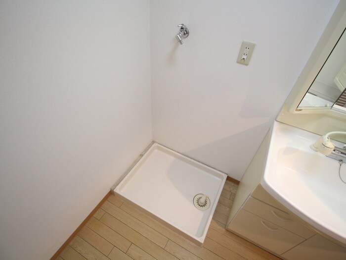 物件内観写真12　(洗濯機置場)