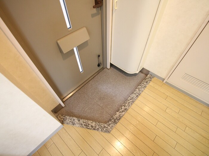 物件内観写真18　(玄関)