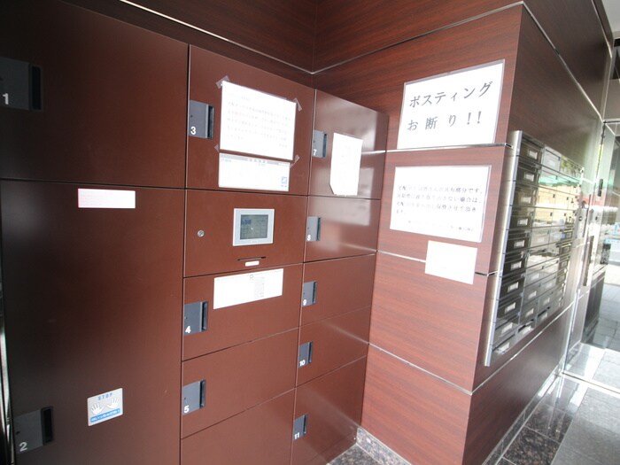 物件外観写真6　(エントランス部分)