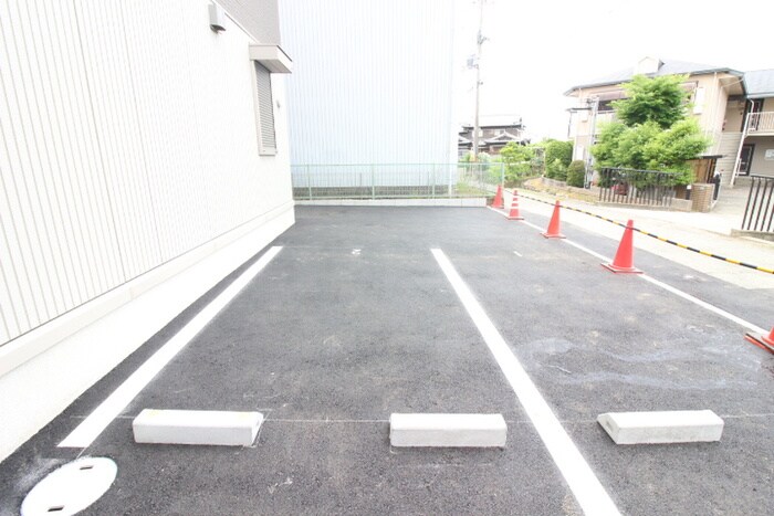 物件外観写真2　(駐車場)