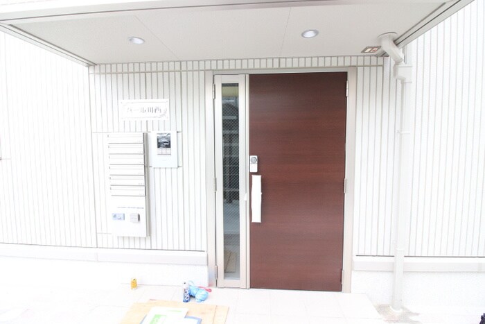 物件外観写真4　(エントランス部分)