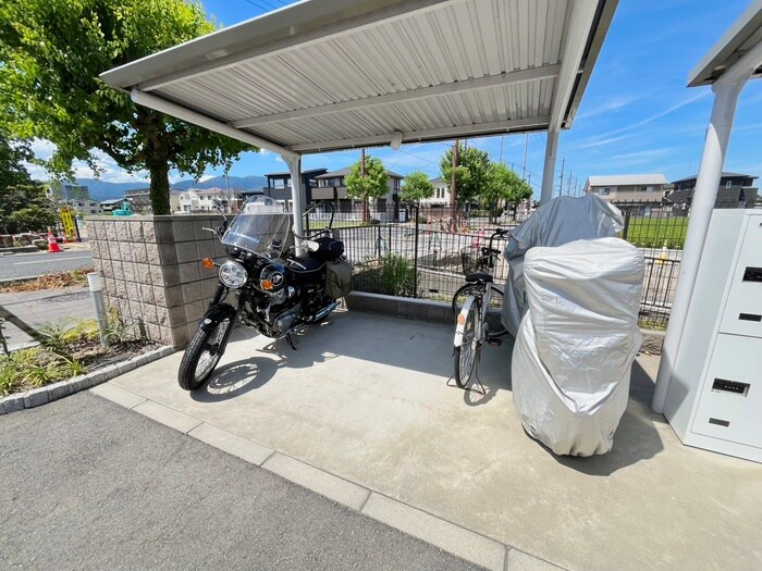 物件外観写真2　(駐輪場)