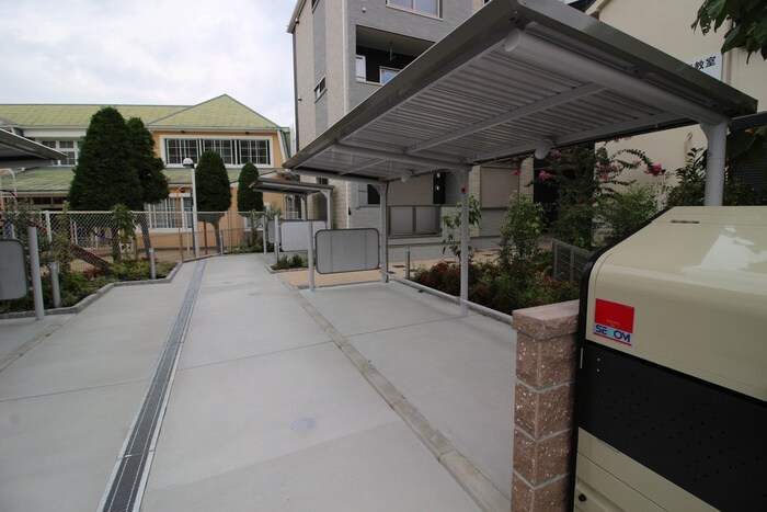 物件外観写真4　(駐輪場)