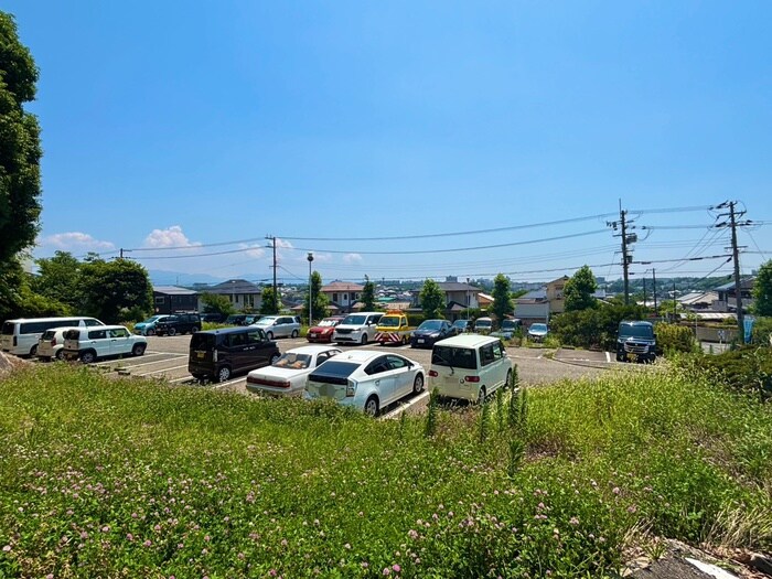 物件外観写真2　(駐車場)