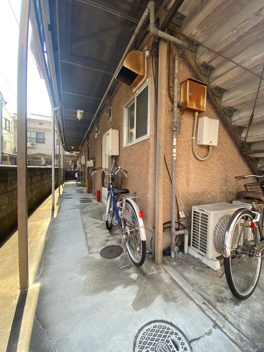 物件外観写真2　(エントランス部分)