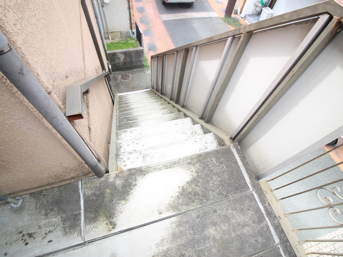 物件外観写真5　(エントランス部分)