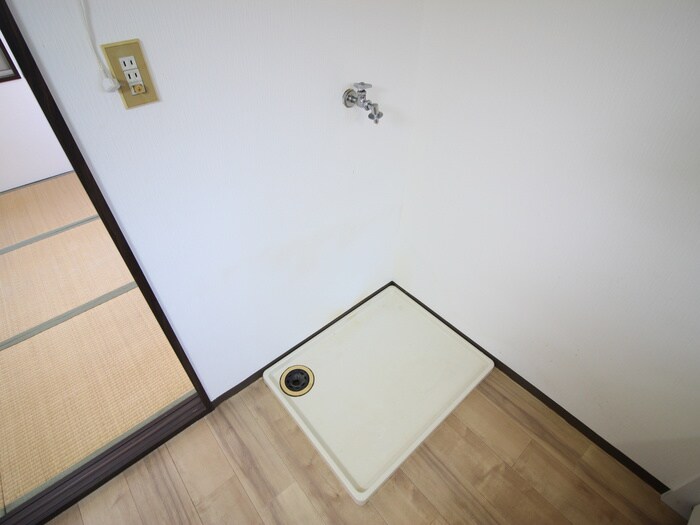 物件内観写真14　(洗濯機置場)