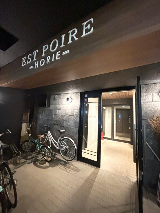 物件外観写真2　(エントランス部分)