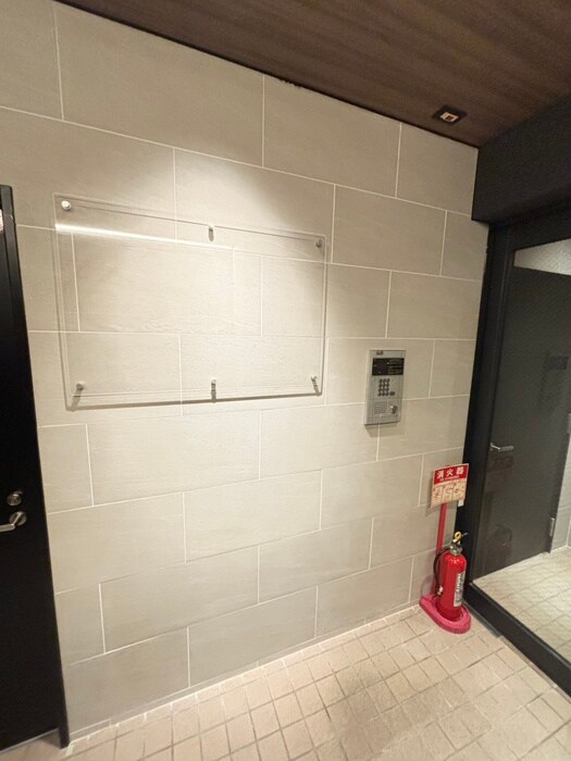 物件外観写真6　(エントランス部分)