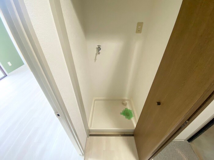 物件内観写真14　(洗濯機置場)