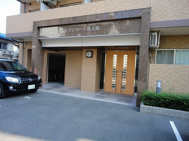 物件外観写真2　(エントランス部分)