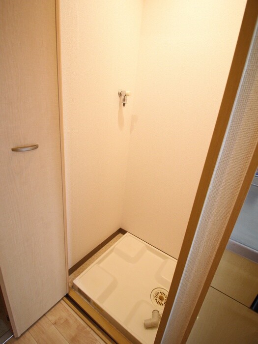 物件内観写真10　(洗濯機置場)