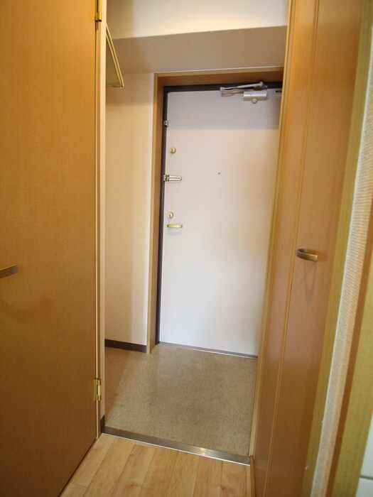 物件内観写真18　(玄関)