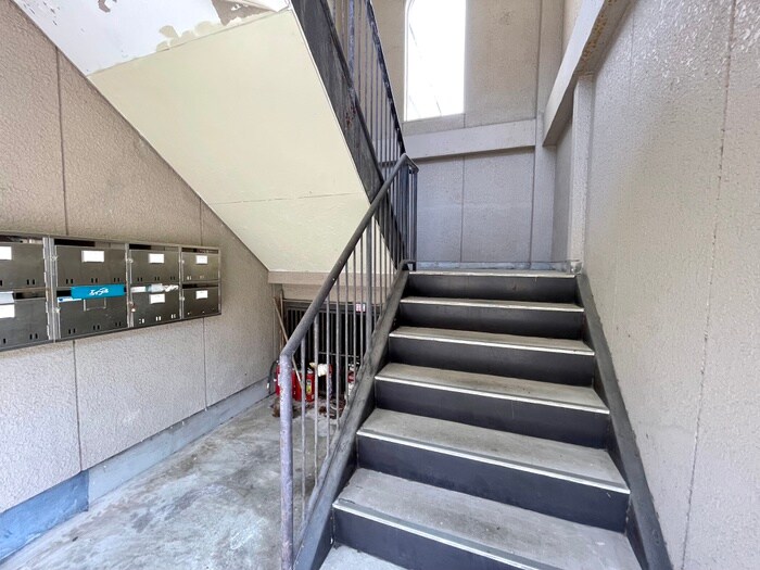 物件外観写真6　(エントランス部分)