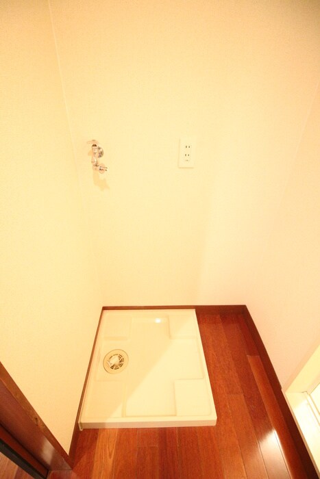 物件内観写真11　(洗濯機置場)