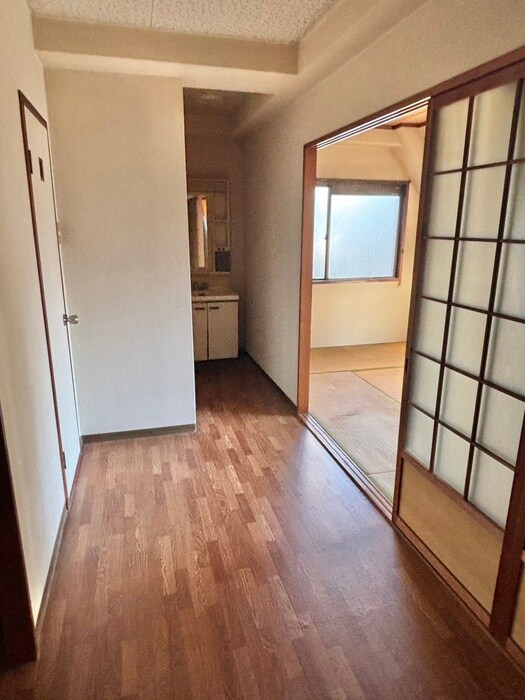 物件内観写真16　(廊下)